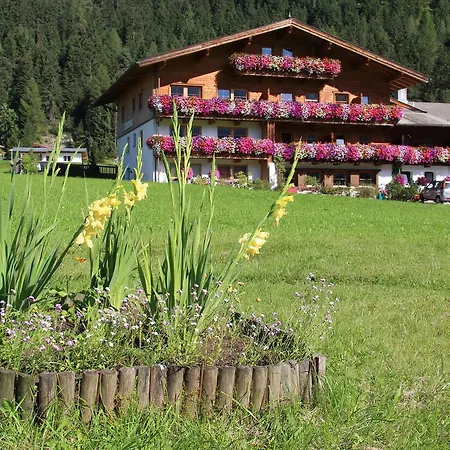 Lechnerhof Hotel-garni Aparthotel 3*