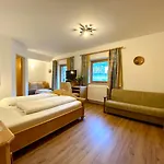 Lägenhetshotell Lechnerhof Hotel-garni 3*